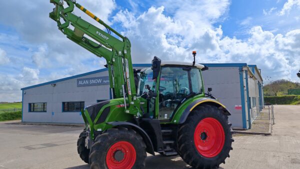 FENDT 312 & LOADER POWER 4WD TRACTOR