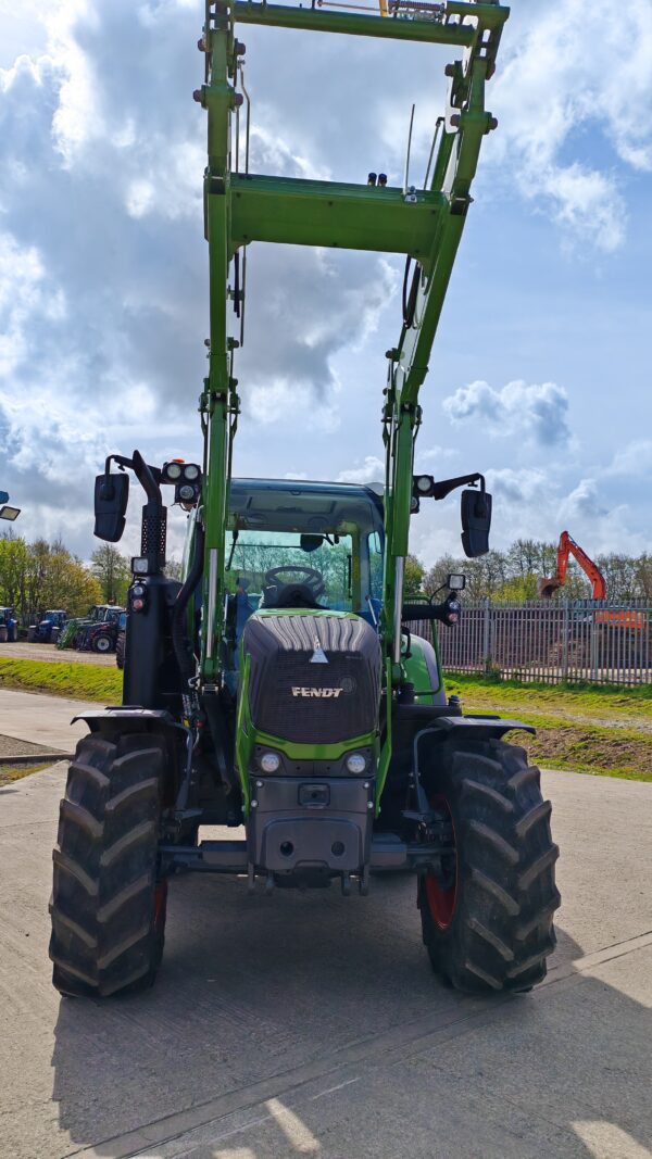 FENDT 312 & LOADER POWER 4WD TRACTOR