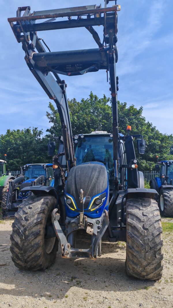 Valtra T155 Active & loader – 4311 hours – 72 reg