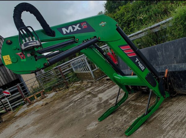 MX T412 self level loader & brackets to fit Fendt 700 scr/gen6 series